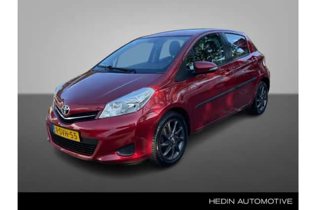 Toyota Yaris (2013) thumbnail 1