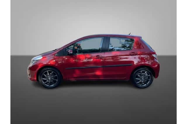 Toyota Yaris (2013) thumbnail 2
