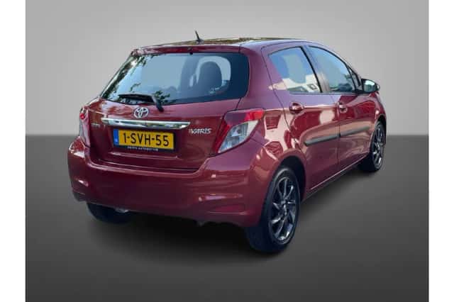 Toyota Yaris (2013) thumbnail 4