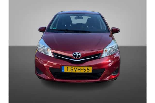 Toyota Yaris (2013) thumbnail 5