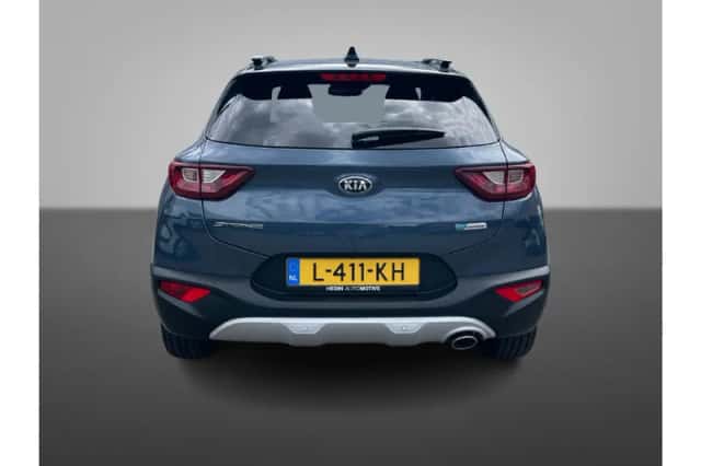 Kia Stonic (2021) thumbnail 3