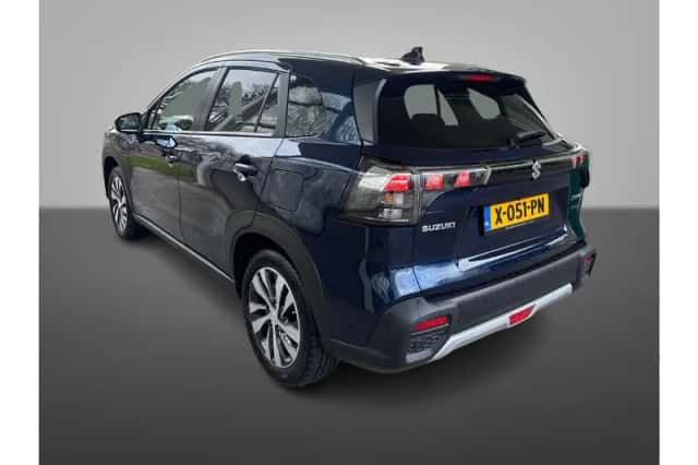 Suzuki S-Cross (2024) thumbnail 3