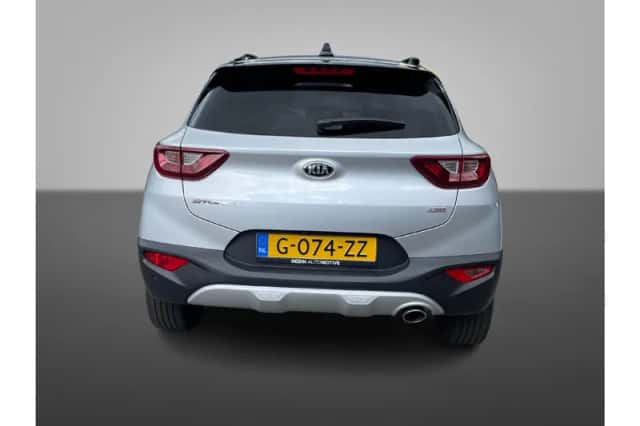 Kia Stonic (2020) thumbnail 3