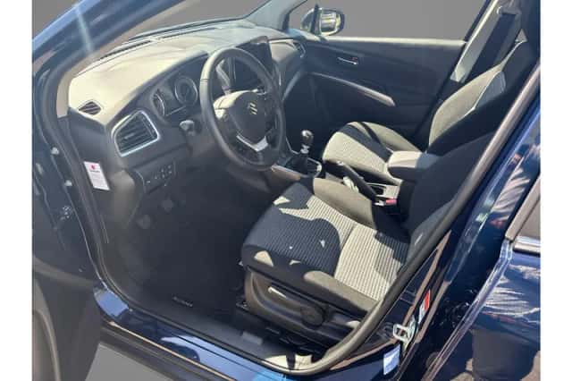 Suzuki S-Cross (2024) thumbnail 10