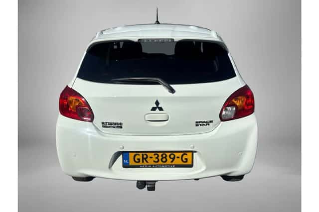 Mitsubishi Space Star (2015) thumbnail 3