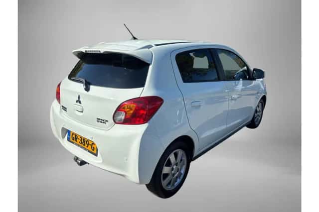 Mitsubishi Space Star (2015) thumbnail 4