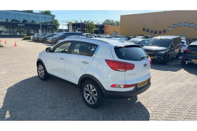 Kia Sportage (2016) thumbnail 2