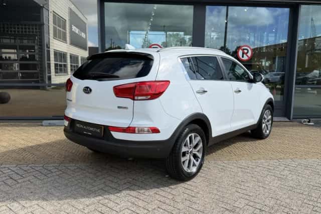 Kia Sportage (2016) thumbnail 2