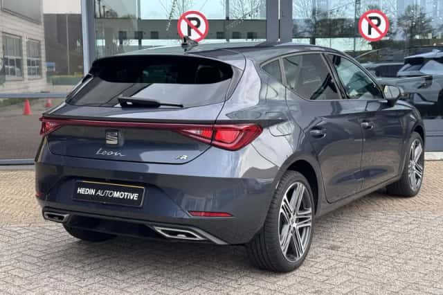 SEAT Leon (2025) thumbnail 2