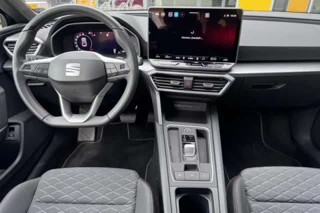 SEAT Leon (2025) thumbnail 3