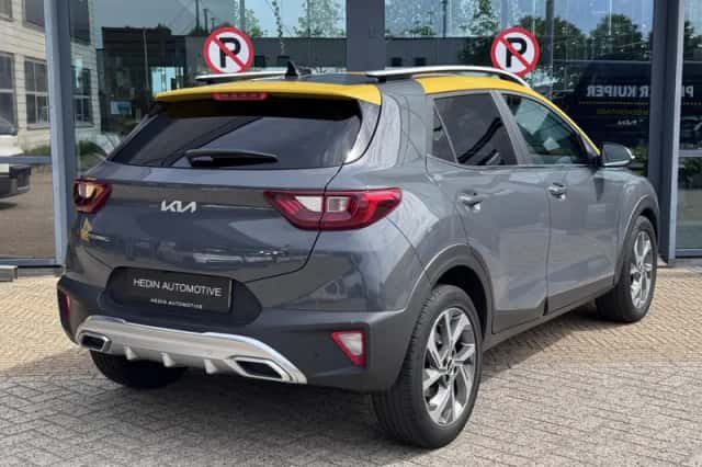 Kia Stonic (2022) thumbnail 2
