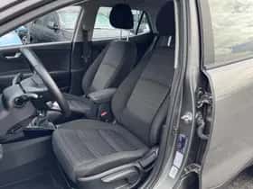 Kia Stonic (2025) thumbnail 4