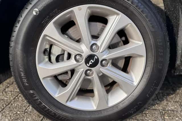 Kia Stonic (2025) thumbnail 5