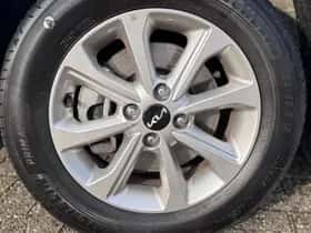 Kia Stonic (2025) thumbnail 5