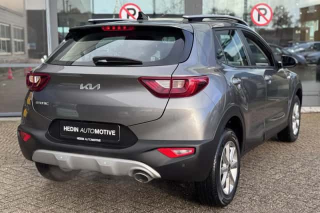 Kia Stonic (2025) thumbnail 2