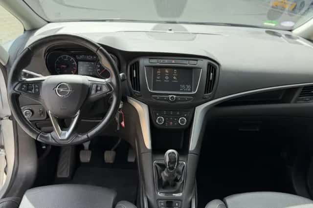 Opel Zafira (2019) thumbnail 3