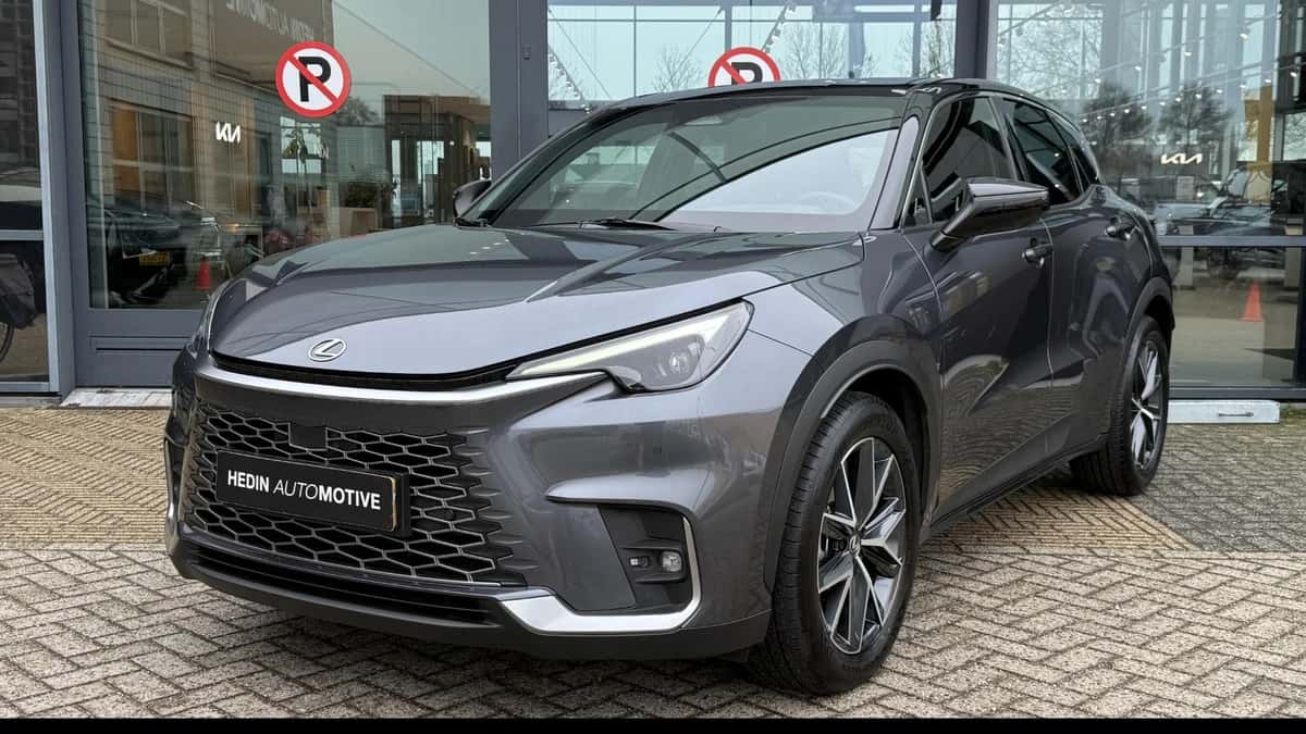 Lexus LBX (2024) — foto 1