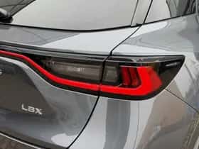 Lexus LBX (2024) thumbnail 11