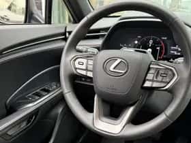 Lexus LBX (2024) thumbnail 16