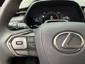 Lexus LBX (2024) thumbnail 24