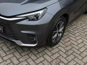 Lexus LBX (2024) thumbnail 7