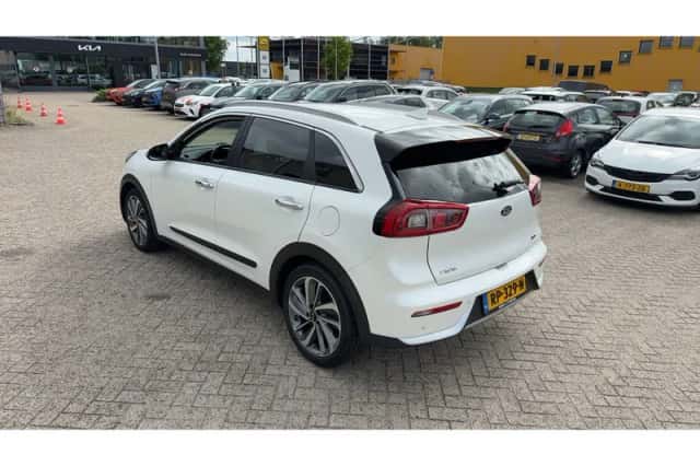 Kia Niro (2018) thumbnail 2