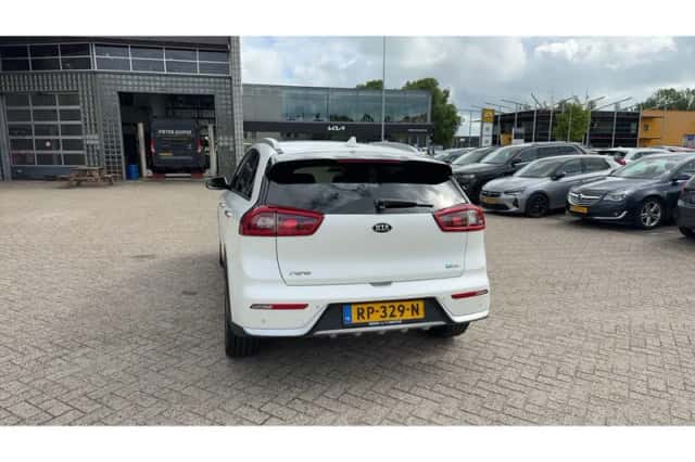 Kia Niro (2018) thumbnail 3