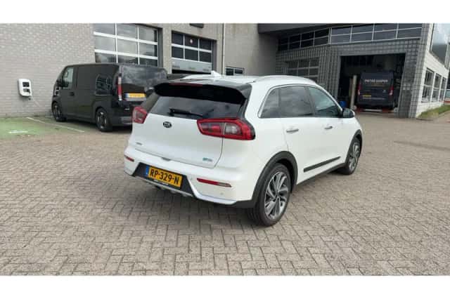Kia Niro (2018) thumbnail 4