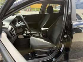 Kia Stonic (2023) thumbnail 6