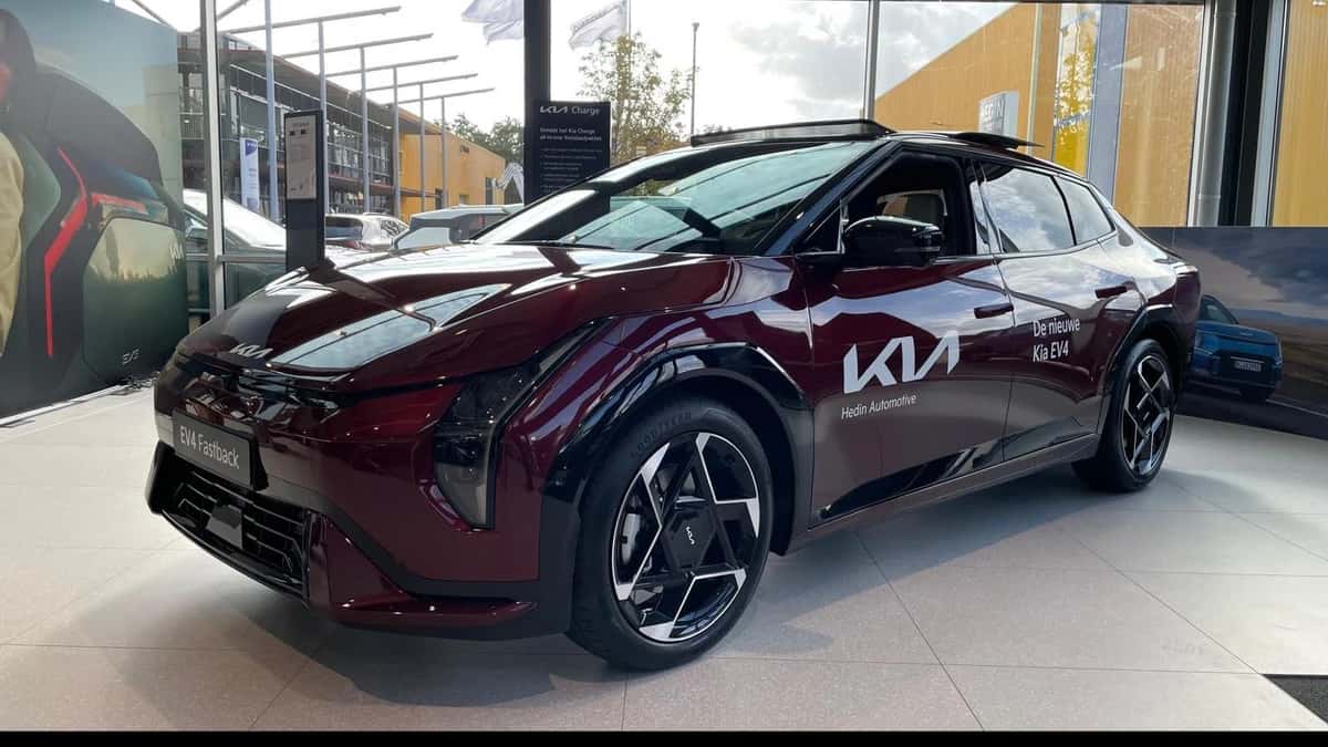 Kia EV4 (2025) — foto 1