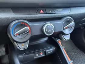 Kia Rio (2018) thumbnail 13