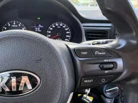 Kia Rio (2018) thumbnail 16