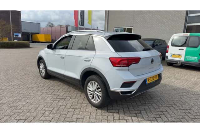 Volkswagen T-Roc (2021) thumbnail 2