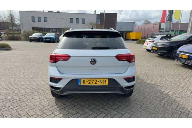Volkswagen T-Roc (2021) thumbnail 3