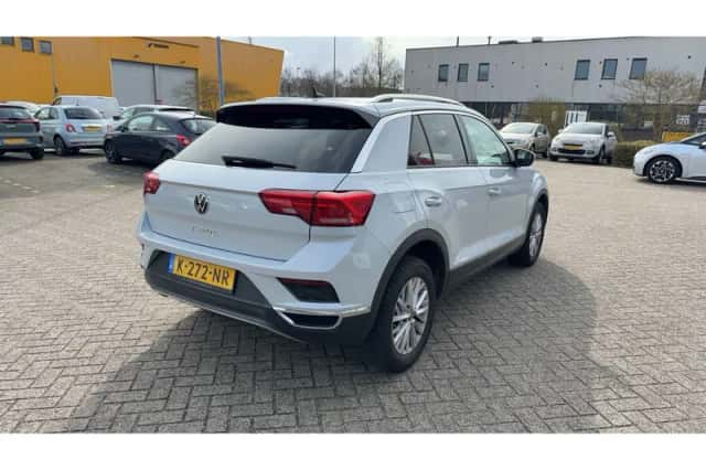 Volkswagen T-Roc (2021) thumbnail 4