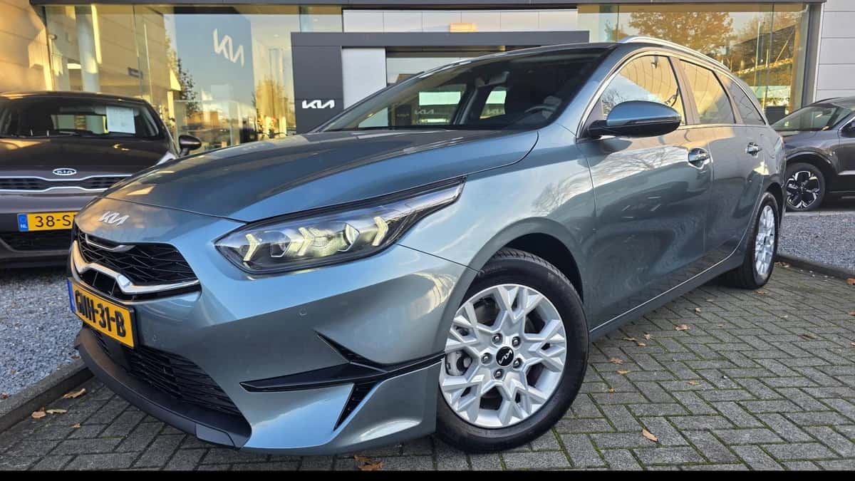 Kia Ceed Sportswagon (2024) — foto 1