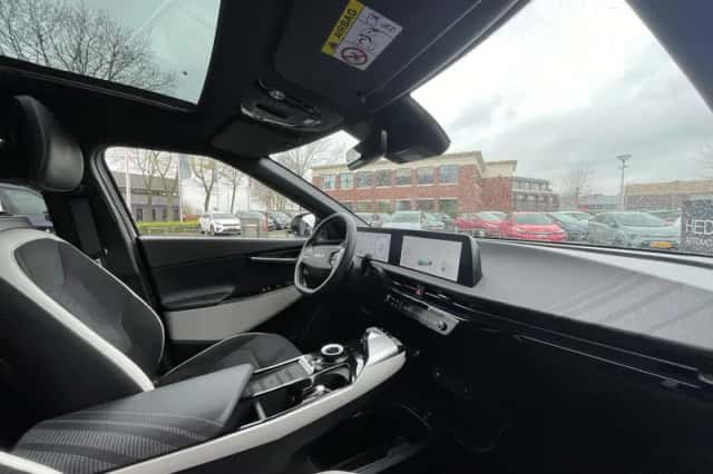 Kia EV6 (2024) thumbnail 17
