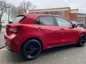 Kia Rio (2017) thumbnail 6