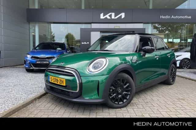 MINI Cooper (2023) thumbnail 1