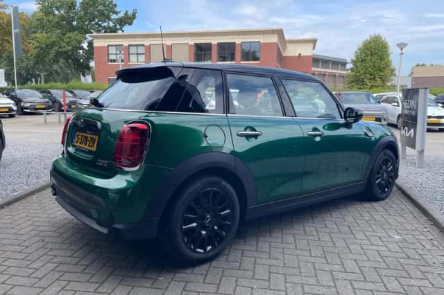 MINI Cooper (2023) thumbnail 5