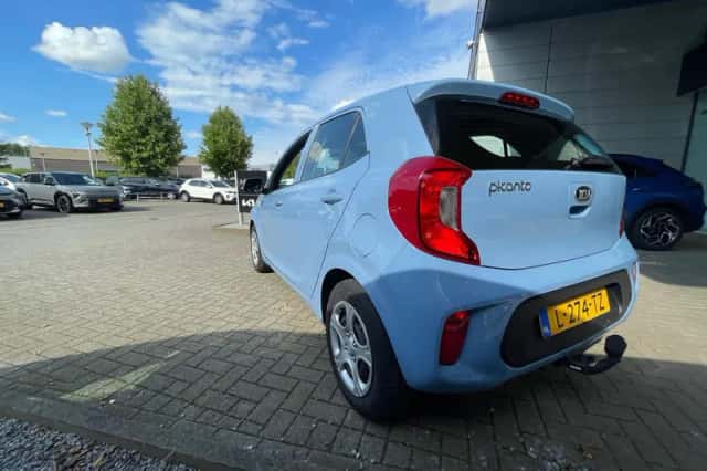 Kia Picanto (2021) thumbnail 4
