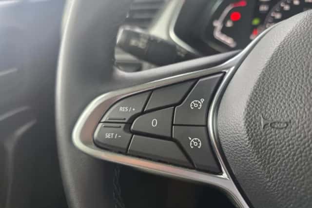 Renault Captur (2022) thumbnail 17