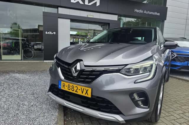Renault Captur (2022) thumbnail 3