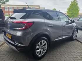 Renault Captur (2022) thumbnail 5