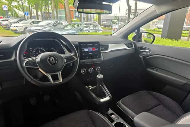Renault Captur (2022) thumbnail 6