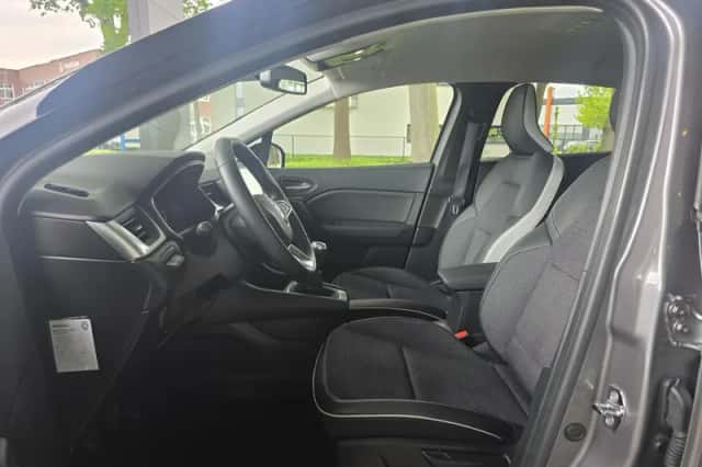 Renault Captur (2022) thumbnail 7