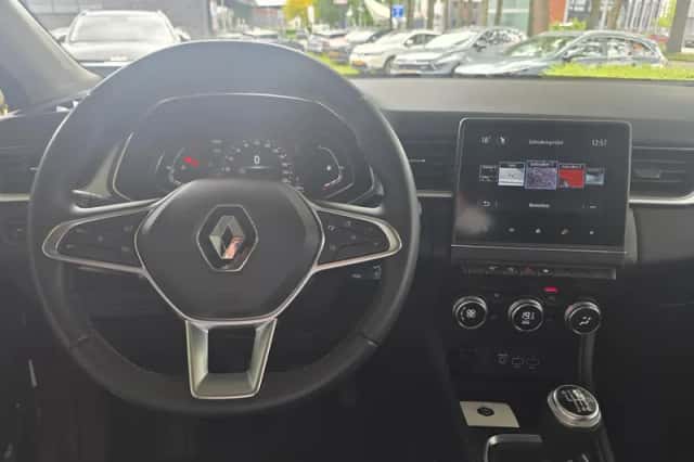 Renault Captur (2022) thumbnail 10