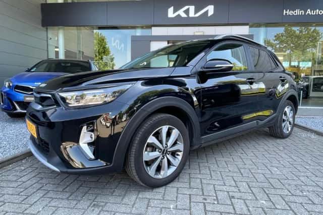 Kia Stonic (2023) thumbnail 2