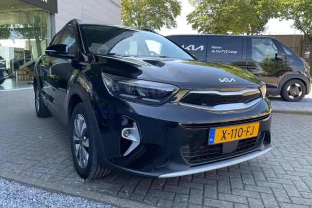 Kia Stonic (2023) thumbnail 3