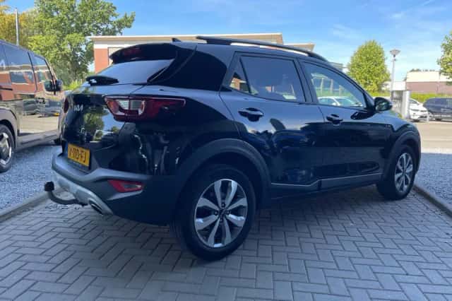 Kia Stonic (2023) thumbnail 5